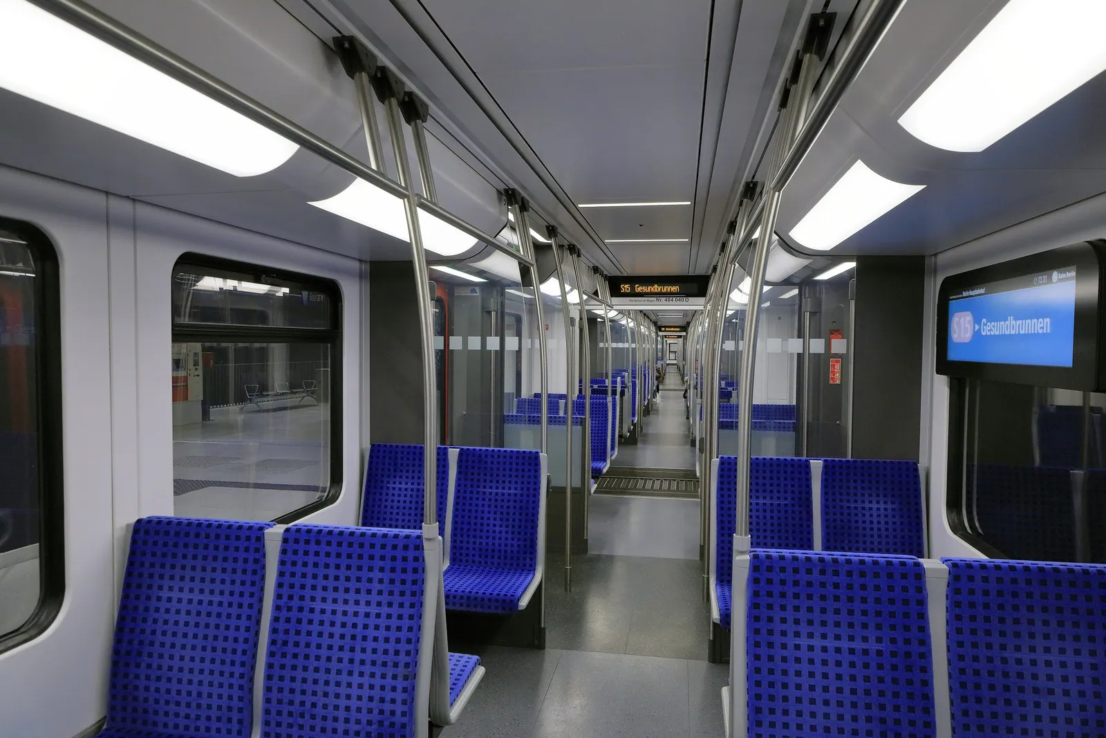 L08 746 Bf Berlin Hbf, 484 040 D  innen